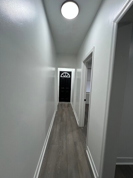 Building Photo - 225 Lloyd St