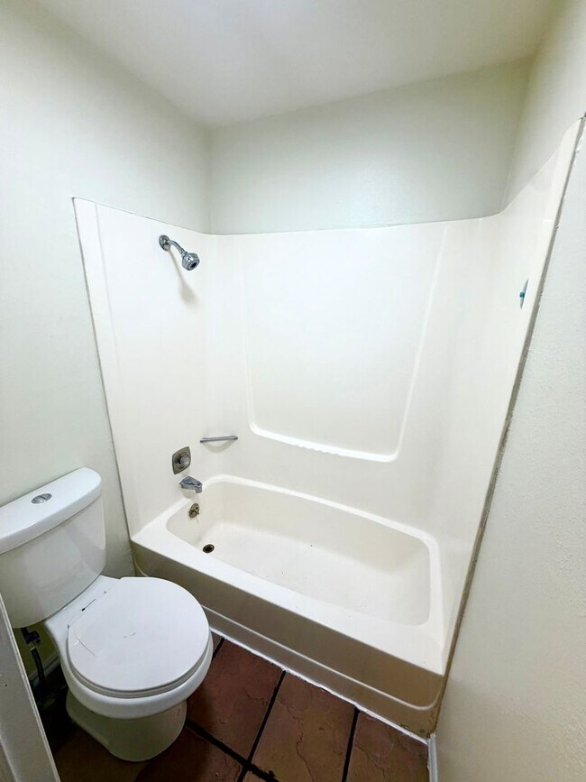 Building Photo - Cozy South Salt Lake 2 Bedroom 1 Bath