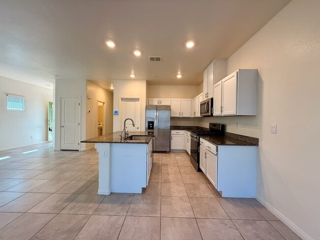 Building Photo - NEWLY UPGRADED 3 BED 2.5 BATH 2 CAR GARAGE...