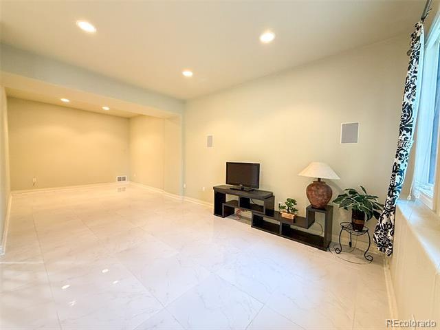 Building Photo - 13901 E Saratoga Pl