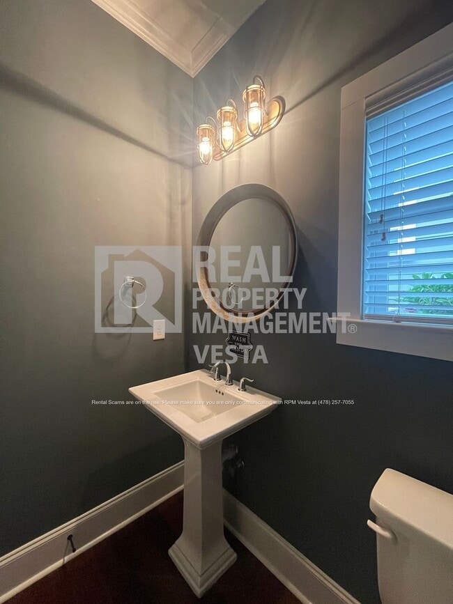 Building Photo - 435 New St