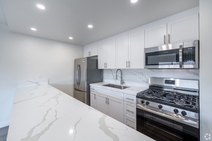 Interior Photo - Enclave 693
