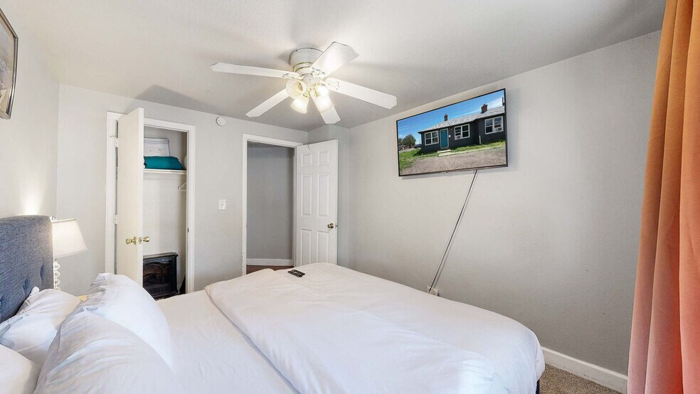 Building Photo - 7388 Oneida Dr