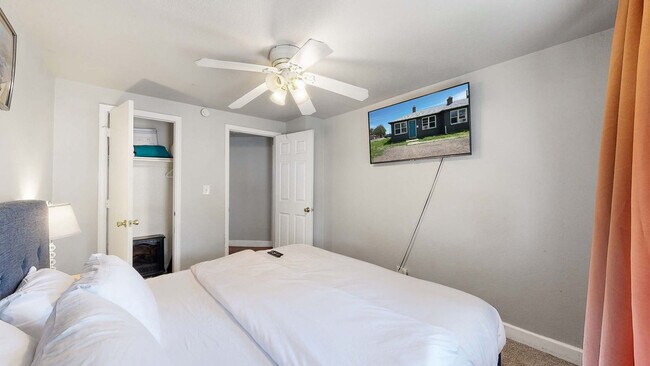 Building Photo - 7388 Oneida Dr