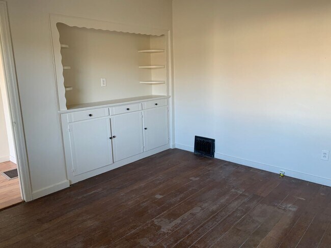 Building Photo - 1330 H St