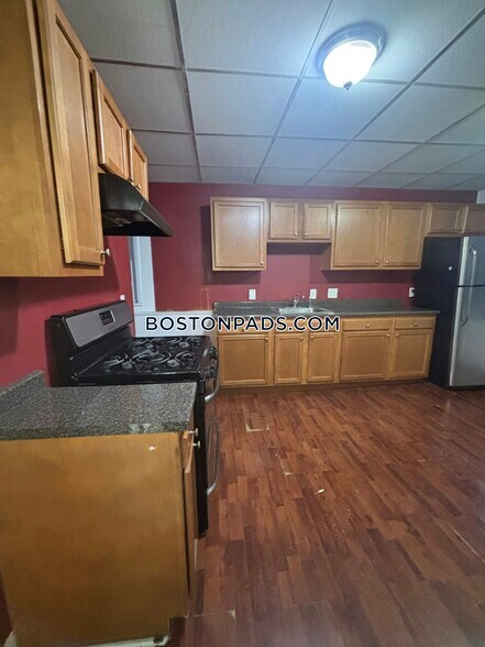 Building Photo - 289 Chelsea St