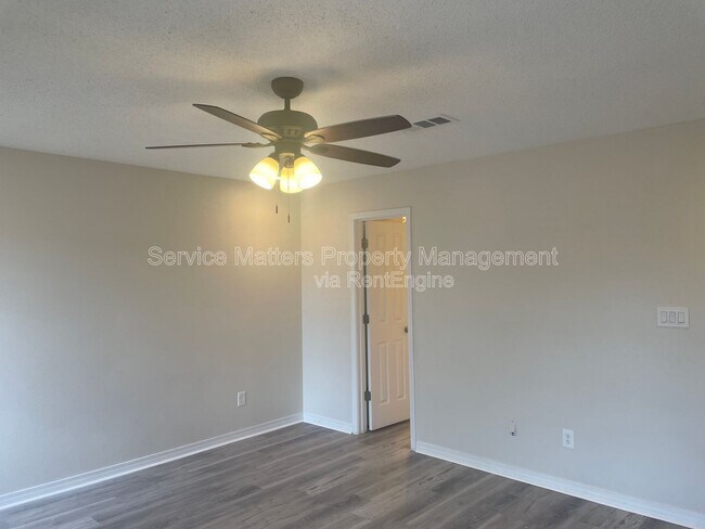 Building Photo - 5728 Dove Dr