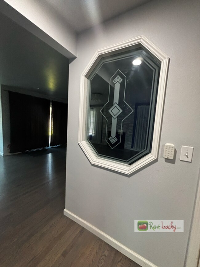 Building Photo - Stunning & Spacious 4 Bedroom Home with 2....