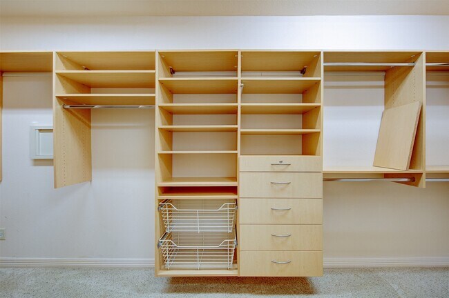 Building Photo - 3430 Queensburg Ln