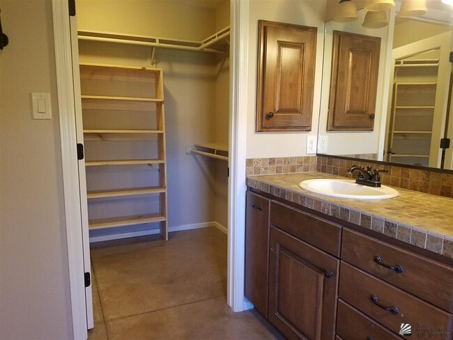 Building Photo - 14743 S Blanco Ave