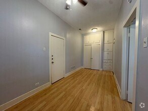 Building Photo - 1 Bed 1 Bath at Broadway Apartments! All B...
