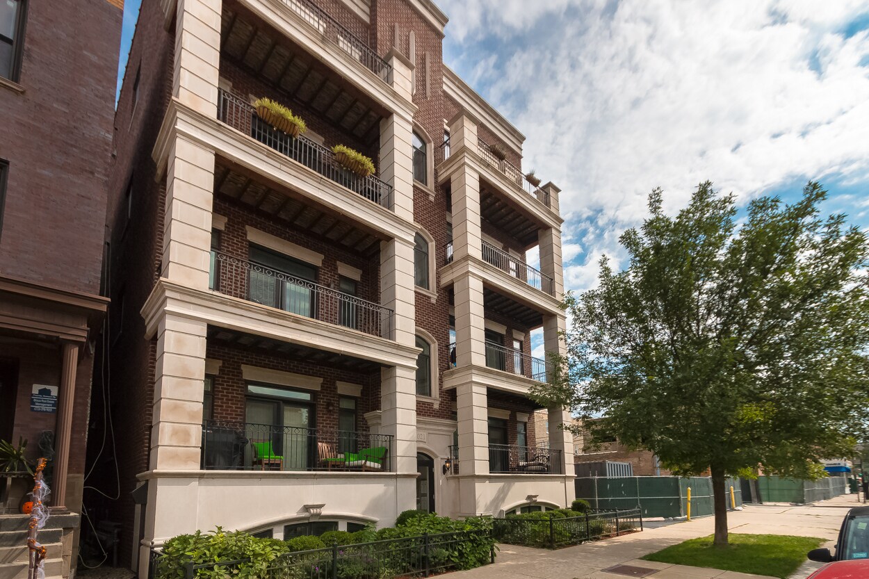 Building Photo - 3021 N Southport Ave