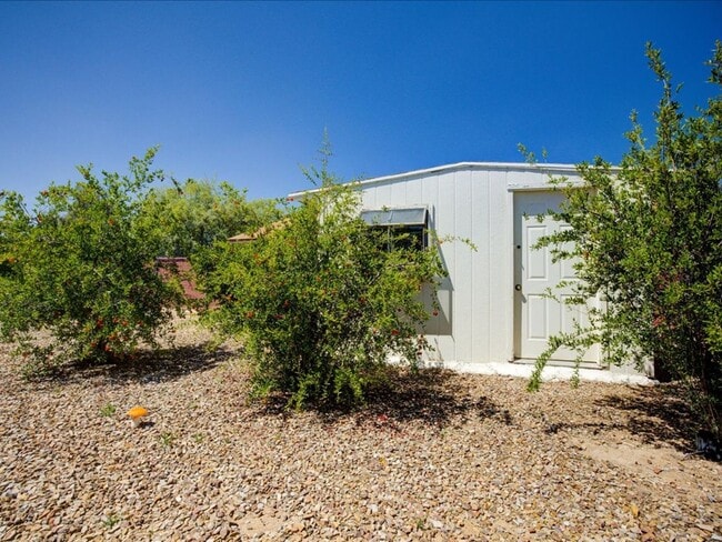 Building Photo - 3 Bedroom 2 Bathroom