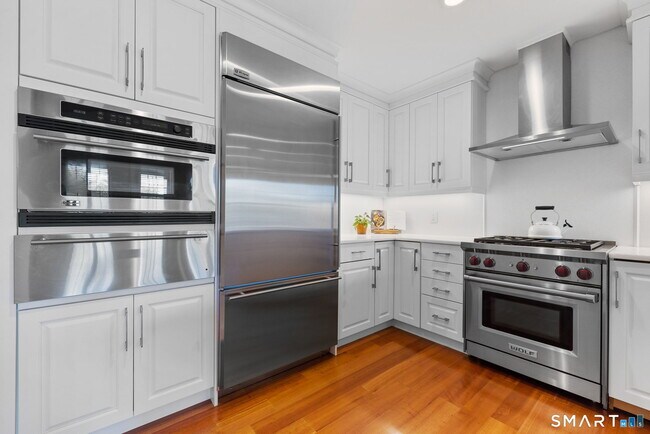 Building Photo - 85 Memorial Rd