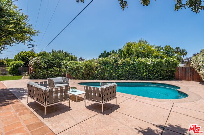 Building Photo - 5967 Carpenter Ave