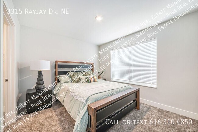Building Photo - 3315 Rayjay Dr NE