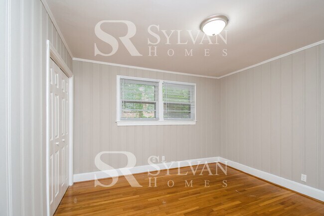 Building Photo - Where Charm Meets Comfort