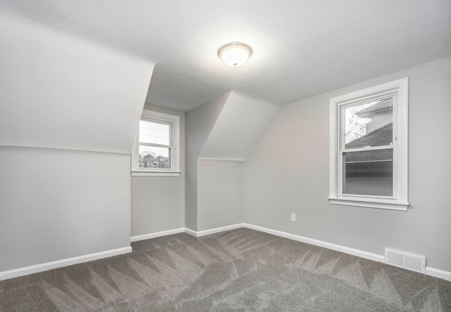 Building Photo - 2 BEDROOM BROOKLINE BEAUTY!!! with INTEGRA...