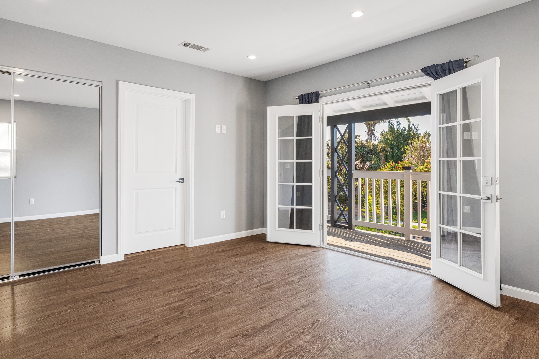 Building Photo - 1238 S Burnside Ave