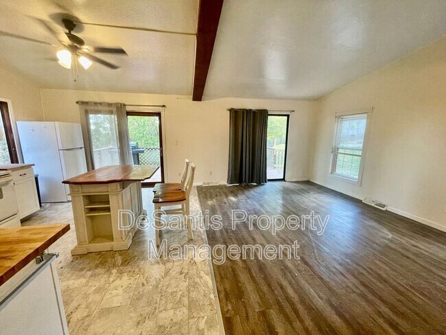 Building Photo - 1302 Airport Rd