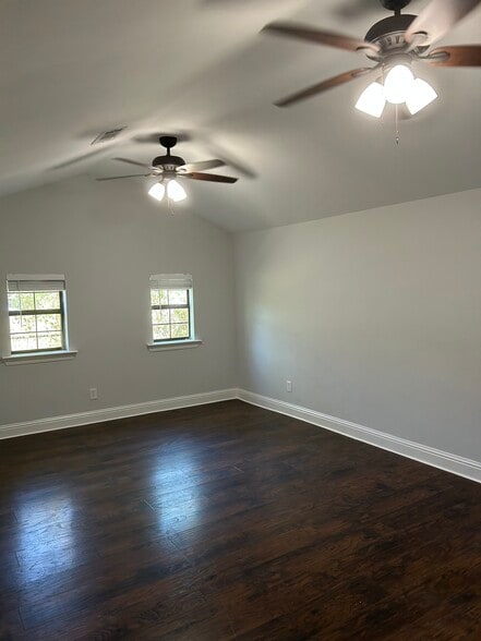 Building Photo - 193 Chevrolet St