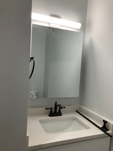 Building Photo - 2513 Frankford Ave