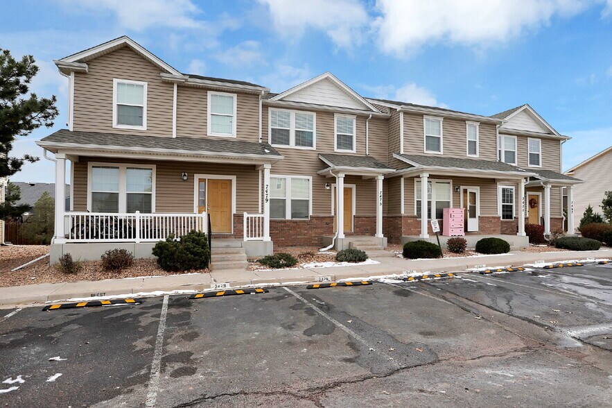 Primary Photo - Updated 2-Bed Townhome Just Minutes from F...