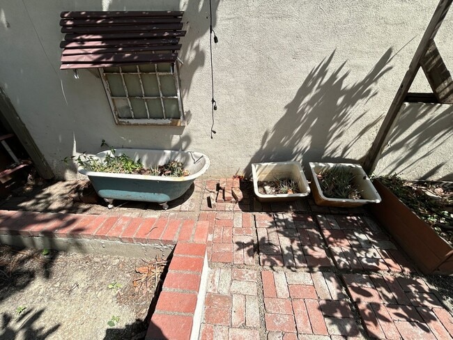 Building Photo - Truly Adorable Tudor Style 2 Bed 1 Bath Home in Anaheim!