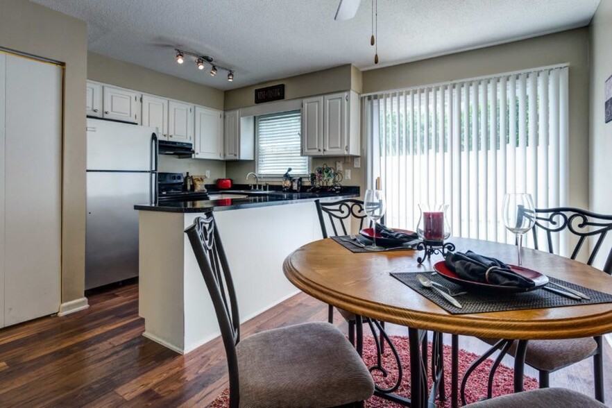 Williamsburg Manor 1248 Donaldson Dr Cary NC 27511 Apartment Finder