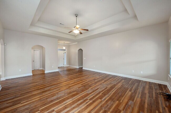 Building Photo - Crestview: 4 Bedrooms in Liberty Oaks