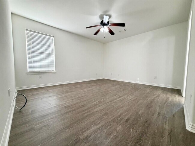 Building Photo - 2912 S D Pl