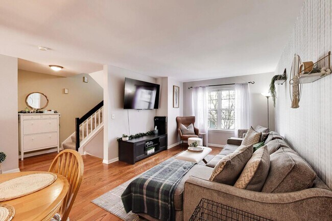 Building Photo - 590 Triumph Ct