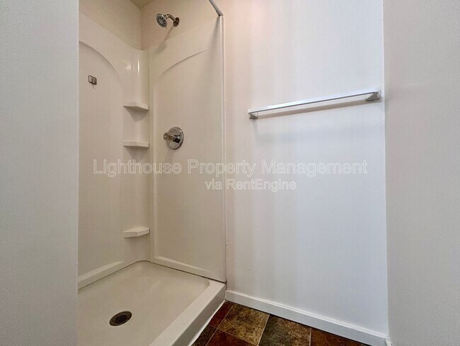 Building Photo - 514 E Center St