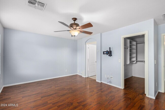 Building Photo - 983 E Palomino Way