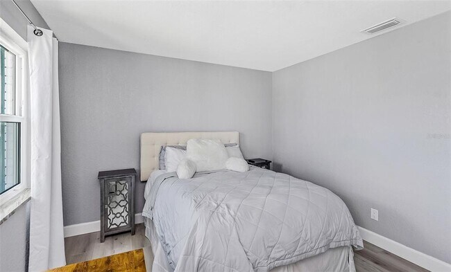Building Photo - 2630 St Joseph Dr W