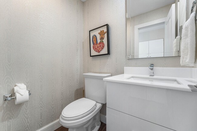 Building Photo - 811 Palm Trail