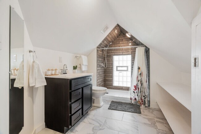 Building Photo - 3532 Greenwood Blvd