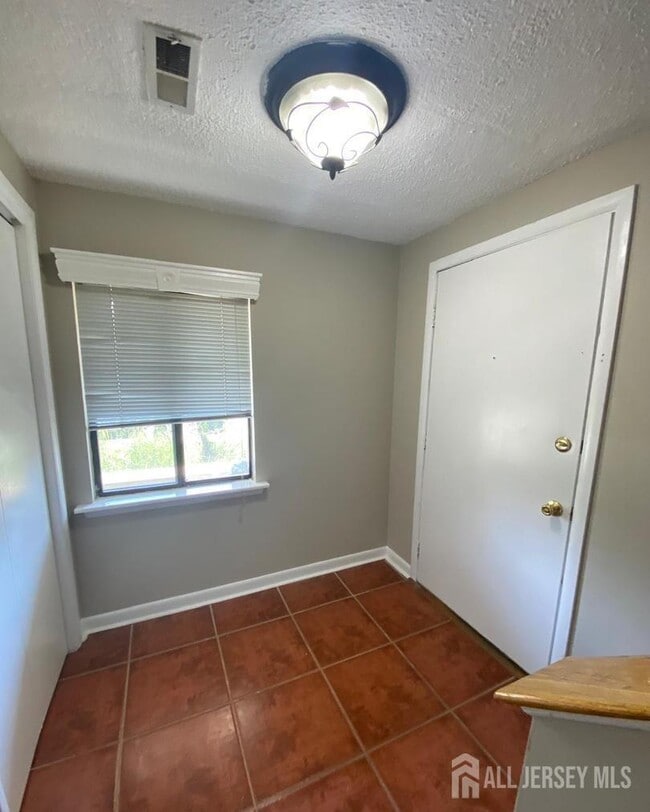 Building Photo - 254 Hampshire Dr