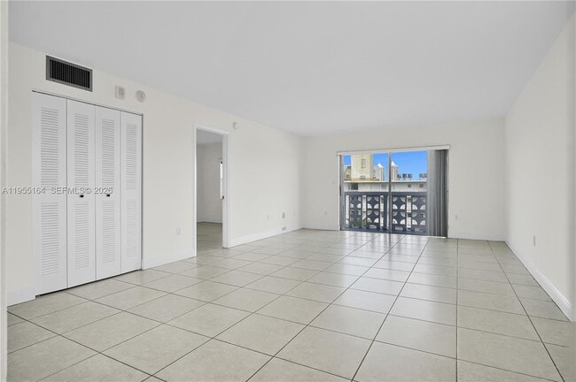 Building Photo - 4141 Nautilus Dr