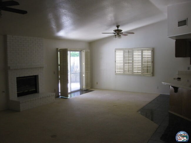 Building Photo - 2442 Vine St