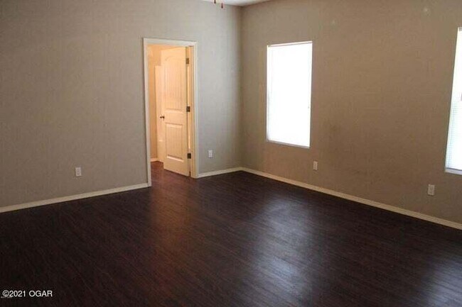 Building Photo - 5061a Raintree Cir