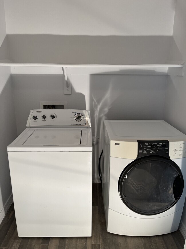 washer abd dryer is included in - 1043 W Seminole Dr