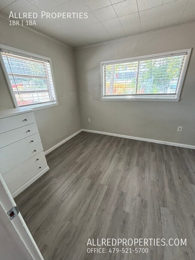 Building Photo - 621 N Leverett-3