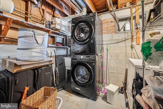 Building Photo - 903 Leverton Rd