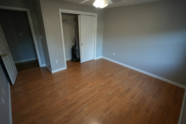 Building Photo - 4 Seneca Ln
