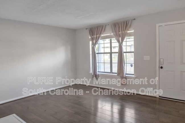 Building Photo - 8016 Thelen St