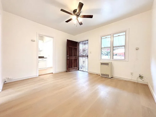 Building Photo - 727 E 81st St