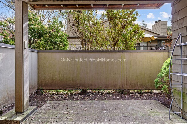 Building Photo - One Bedroom Condo In Mt. Park with Mt Park Rec Center Access!