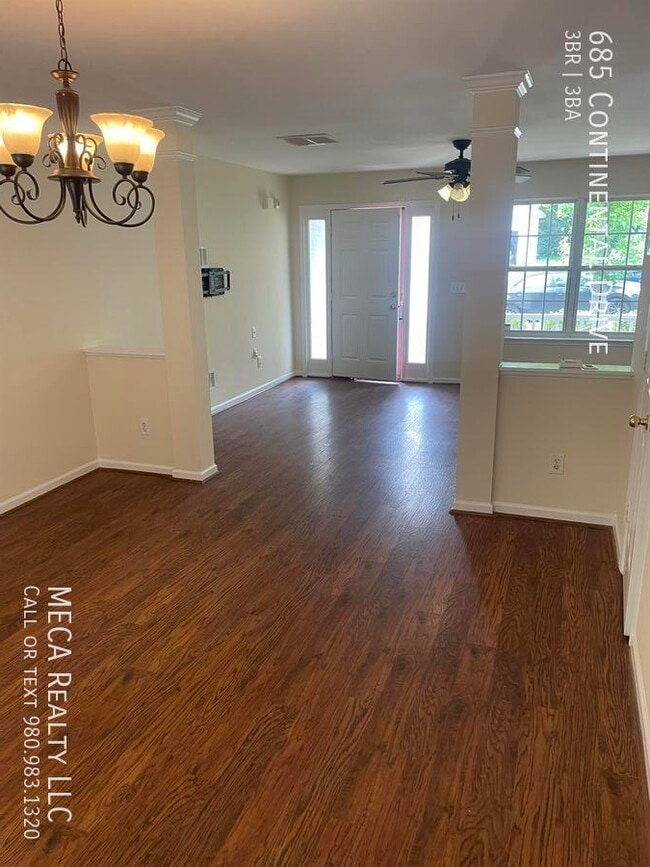 Building Photo - 685 Continental Dr