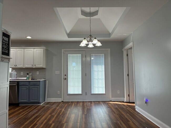 Building Photo - **Summer Ending BUT This Home is HOT**